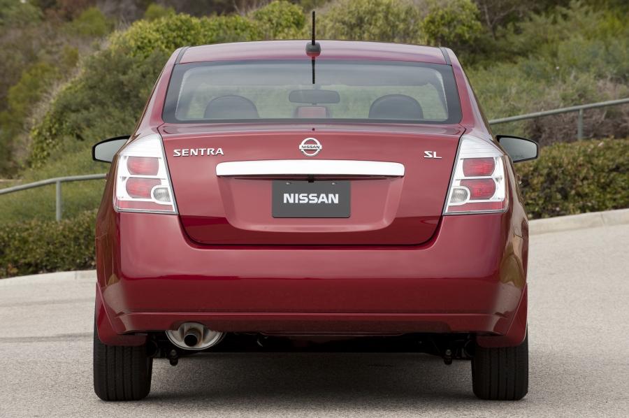  Nissan Sentra 2010 года  (фото 43 из 68)